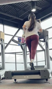 Sexy Fit Latina Tight Butt on the treadmill