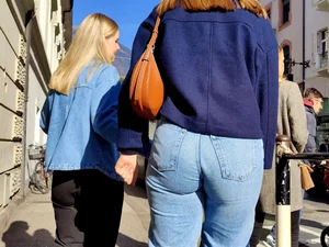 Sibling rivalry on who has the best looking booty