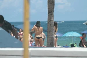 Another gallery of sexy Deerfield Beach girls in bikinis