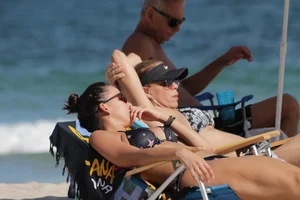 Florida beach and bikini girls
