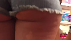 Sexy teen whooty in short shorts