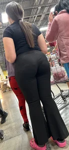 [OC] HOT Latina Big ASS Yoga pants VPL at grocery store