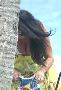 Candid Florida beach and bikini girls