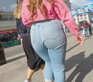 Big booty candid redhead babe in tight jeans out walking