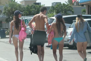 Candid Florida beach and bikini girls