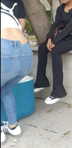 Petite Latina with standing buttocks in very tight pants💯