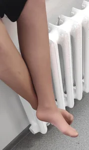 Teen Girl's Feet in Pantyhose And Sneakers Creepshots Gallery