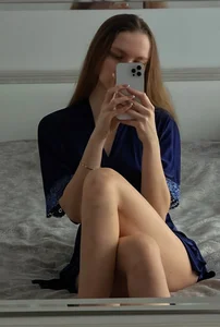 Leaked hot selfies of a girl with awesome long legs