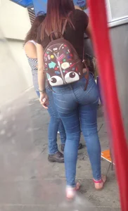 Beautiful plain pants in thin women. LOOK AT IT!