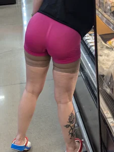Latina mami w/ amazing bubble in pink shorts