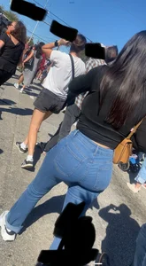 Sexy Latina in tight jeans w| bubble