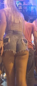 Nashville Ass 1: amazing blonde in short cut off jean shorts
