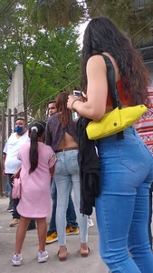 Teen hermosa con lindo culo y ricas tetas