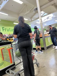 Fat booty in flares / bonus skirt pic