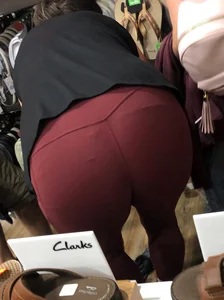 MILF in red leggings bends for the camera