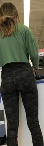 Slim gal in camp leggings