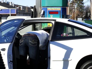 Some candid girls cleaning their cars in jeans and some showing ass crack