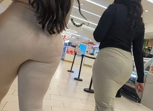 A few hot ladies at mall (OC)