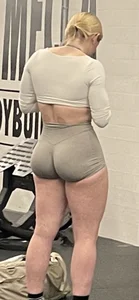 Never too early to show off some ass in the gym {OC}
