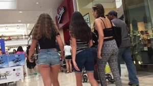 Sexy teen whooty in short shorts