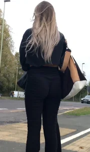 Tight ass in leggings with vtl