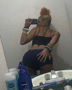 Hot girls' selfies and non candid pics