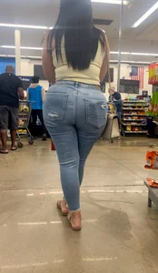 Thick booty slim waist Latina! So sexy