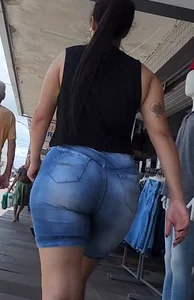 Sexy Brazilian walking (oc) (gif)