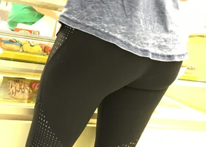 Nice round ass in leggings in line with no face