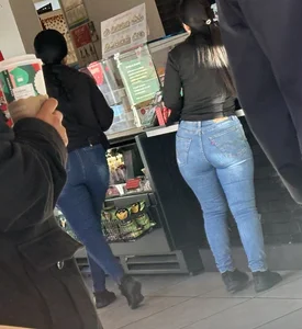 (OC) 2 Latina friends in tight jeans