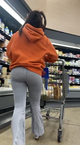Short Latina has a very sexy ass in tight leggings (+ gifs)