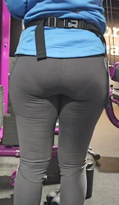 VPL Milf ass in leggings