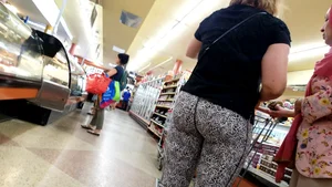 Canadian milf with a big booty in patterned leggings