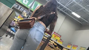 Thick Pawg baddie shopping