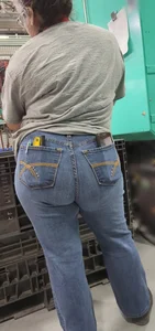 BBW chubby nerdy latina milf ass in denim jeans