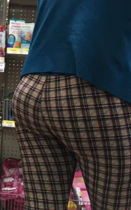 Nice big round booty in tight patterned leggings