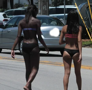 Even more hot and sexy bikini babes in Florida