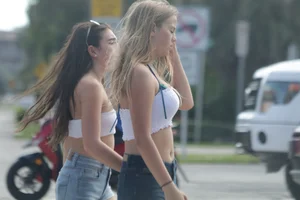 Deerfield Beach girls in bikinis
