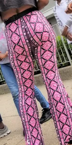 Ebony babes in pink patterned and black leggings with nice asses