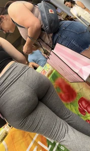 Jiggly pawg with her pawg mother (OC)