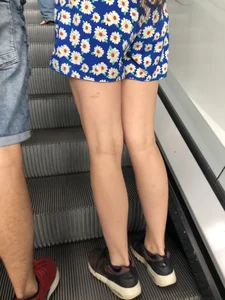 Girl with Hot Legs in a Colorful Summer Dress on the Mall Escalator Creepshots