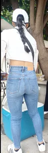 Petite Latina with standing buttocks in very tight pants💯