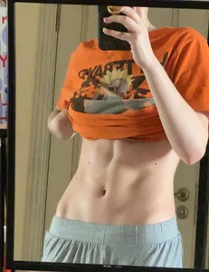 Girl with Flat Tummy - Mirror Selfie with T-Shirt Pulled Up