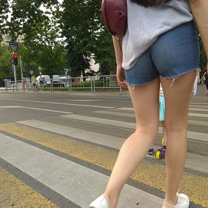Sexy Thin Legs and Booty in Denim Shorts on the Crosswalk Candid Pics