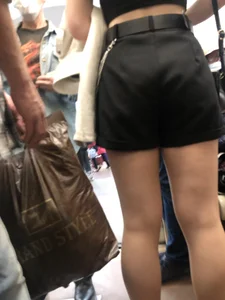 Hot Candid Girl in Shorts Subway Creepshots Collection - Thin Waist And Great Booty And Legs