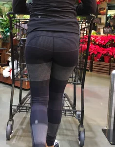 Milf with great round ass in tight leggings grocery shopping