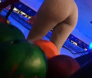 Cute Girl in Grey Tights And a Top With Braces - Huge Booty Creepshots Gallery at the Bowling Alley