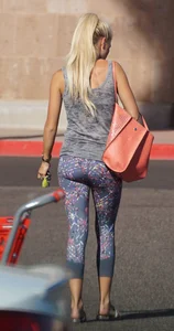 Candid girls in leggings and tights