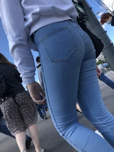 Awesome Butt in Tight Blue Jeans on a Crosswalk Creepshots Gallery