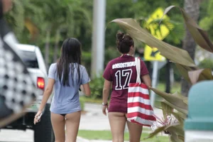 Candid Florida beach and bikini girls